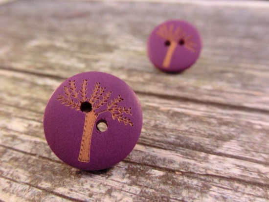 Preview: Baum Knopf Ohrstecker Holz Button wood tree lila